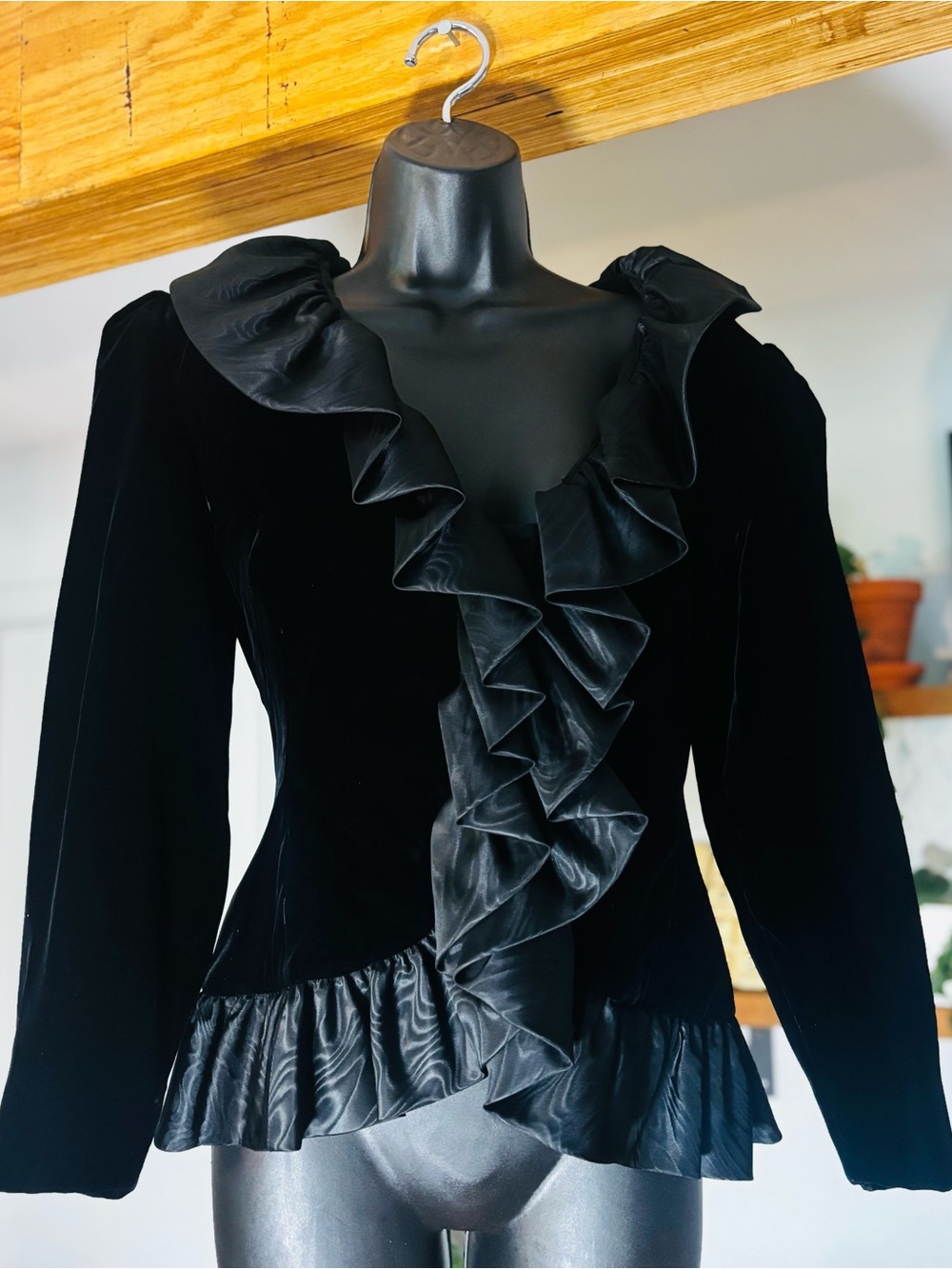 ILGWU Union Made 80s Black Velvet Ruffle Blazer Jacket - Pristine